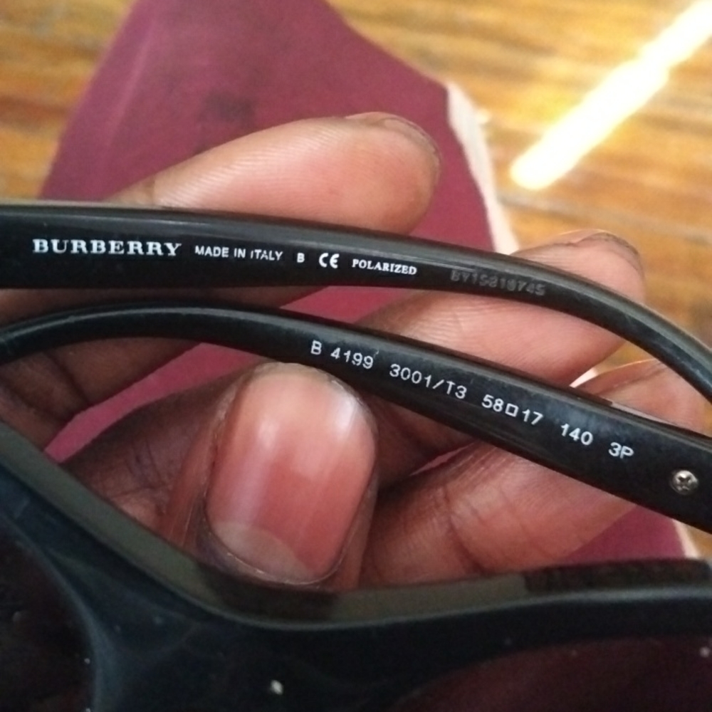 Burberry sunglasses - Picture 2 of 3